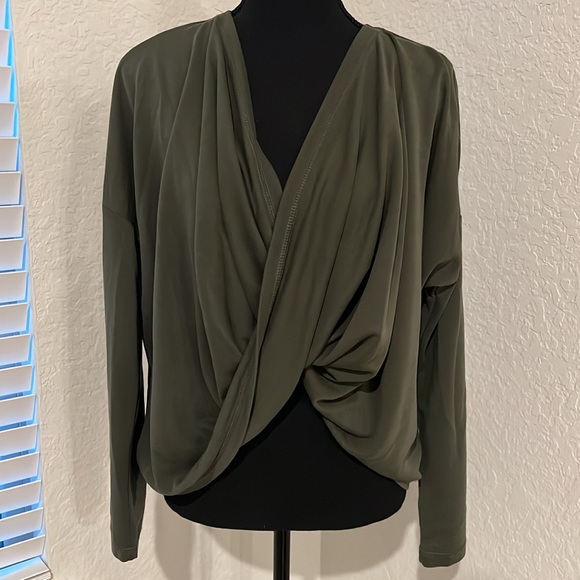 NWOT | Zyia Active Cutsie Shawl - Picture 2 of 5